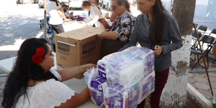 ENTREGA SEDIF APOYOS ASISTENCIALES A PERSONAS DE ATENCIÓN PRIORITARIA