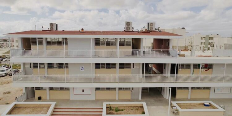 ATIENDE SECUNDARIA GENERAL 8 DE CABO SAN LUCAS MATRÍCULA DE 663 ESTUDIANTES