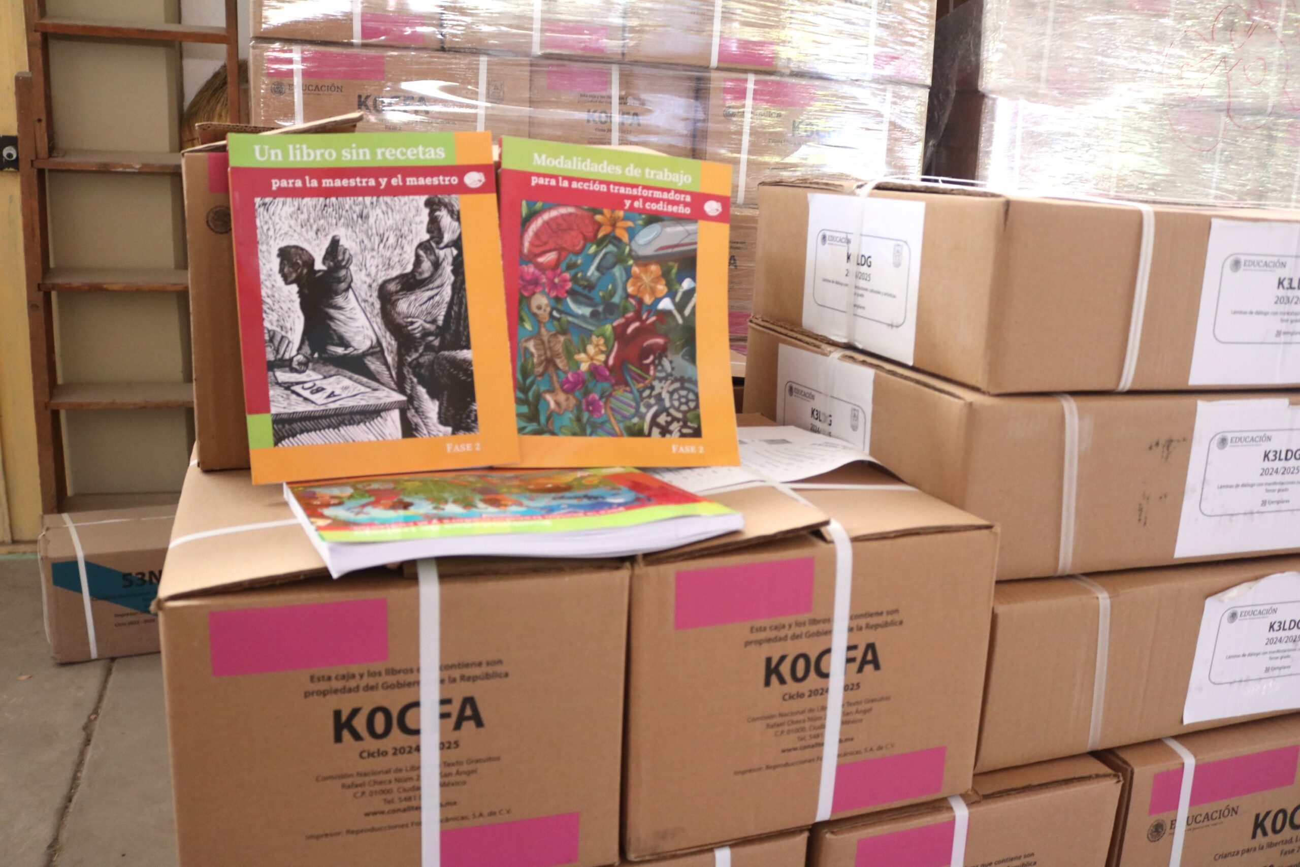 DISTRIBUYEN NUEVOS LIBROS DE TEXTO GRATUITOS PARA PREESCOLAR Y TELESECUNDARIA
