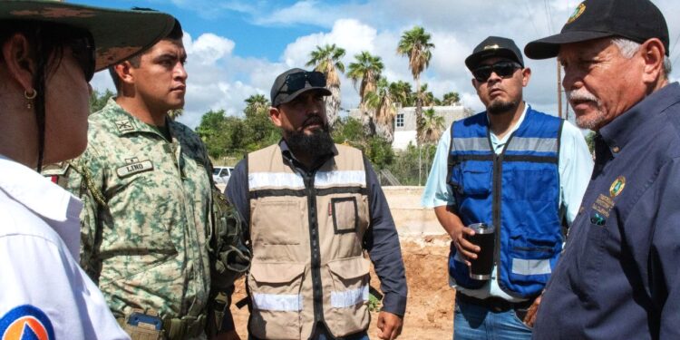 ATIENDE PROTECCIÓN CIVIL ESTATAL A VECINOS DE LOMAS DEL FARO EN LOS CABOS