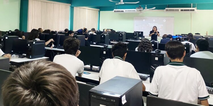 FOMENTA POLICÍA ESTATAL CIBERNÉTICA Y COBACH EL USO RESPONSABLE DEL INTERNET