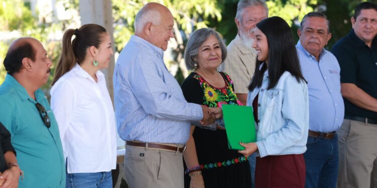 FORTALECE VCC EDUCACIÓN EN COMUNIDADES CON LA ENTREGA DE EQUIPAMIENTO Y MANTENIMIENTO DE ESPACIOS 