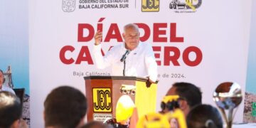 RECONOCE GOBERNADOR LABOR DE QUIENES HAN MEJORADO LAS VÍAS DE COMUNICACIÓN EN BCS