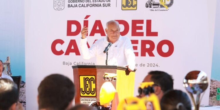 RECONOCE GOBERNADOR LABOR DE QUIENES HAN MEJORADO LAS VÍAS DE COMUNICACIÓN EN BCS