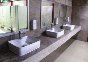 Instalan en el CDM “El Piojillo” sanitarios modernos y amplios