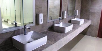 Instalan en el CDM “El Piojillo” sanitarios modernos y amplios