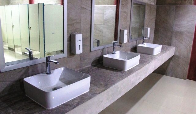 Instalan en el CDM “El Piojillo” sanitarios modernos y amplios