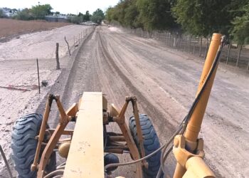 Nivela Servicios Públicos más de 12 kilómetros de accesos alternos de terracería en la ciudad