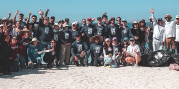 Recolectados más de 40 kilos de residuos en Macro Limpieza de Playa Pichilingue
