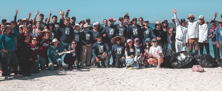 Recolectados más de 40 kilos de residuos en Macro Limpieza de Playa Pichilingue