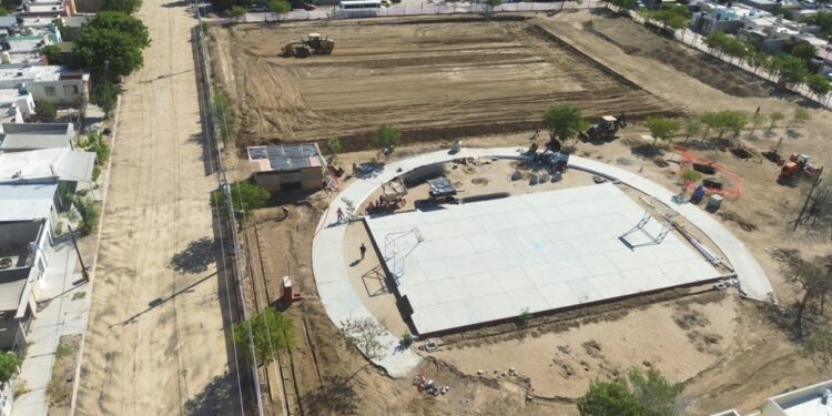 Supervisa Alcaldesa Milena Quiroga avances en la obra del parque de la colonia Ayuntamiento