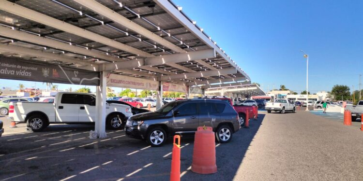 Implementa Policía Municipal dispositivo para resguardar los cajones de estacionamiento en el Ayuntamiento de La Paz