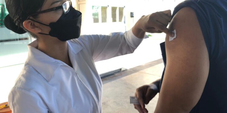 Invita IMSS Baja California Sur a población a vacunarse contra influenza en las Unidades de Medicina Familiar