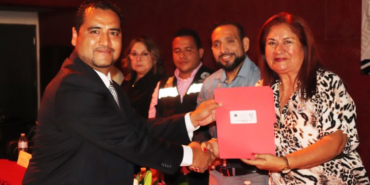 Entregan certificado de culminación de estudios a 31 graduados de Preparatoria Abierta en Cabo San Lucas
