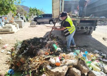 Cerca de 50 mil personas visitaron los panteones municipales por el Día de Muertos