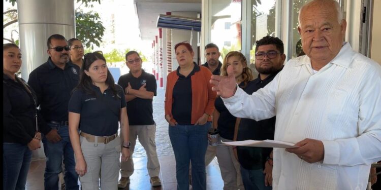 ATIENDE GOBERNADOR A ELEMENTOS DE LA PGJE Y MIEMBROS DE ANTORCHA CAMPESINA