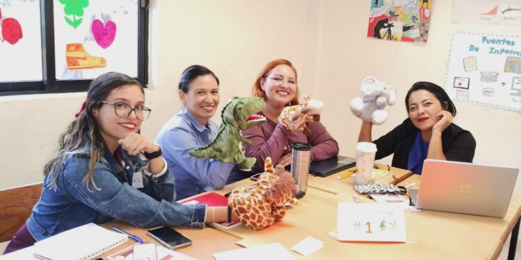 PARTICIPAN MÁS DE MIL DOCENTES DE LOS CABOS EN CARAVANA ACADÉMICA