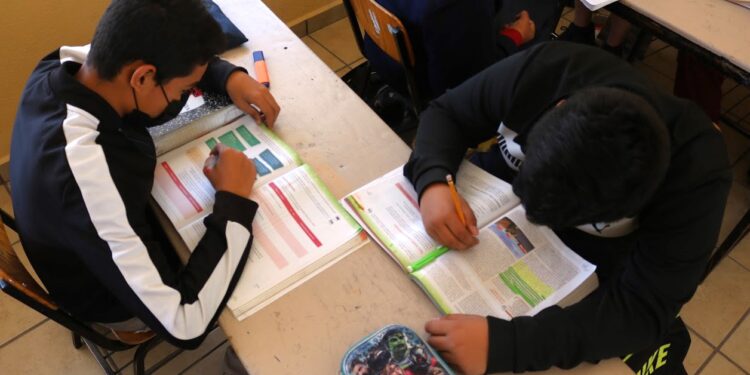 BRINDAN SERVICIO A MÁS DE 5 MIL ESTUDIANTES DE TELESECUNDARIA DURANTE TRES AÑOS DE GOBIERNO
