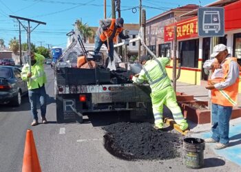 GOBIERNO DE BCS DA INICIO AL PROGRAMA ESPECIAL DE BACHEO EN LA CIUDAD DE LA PAZ 