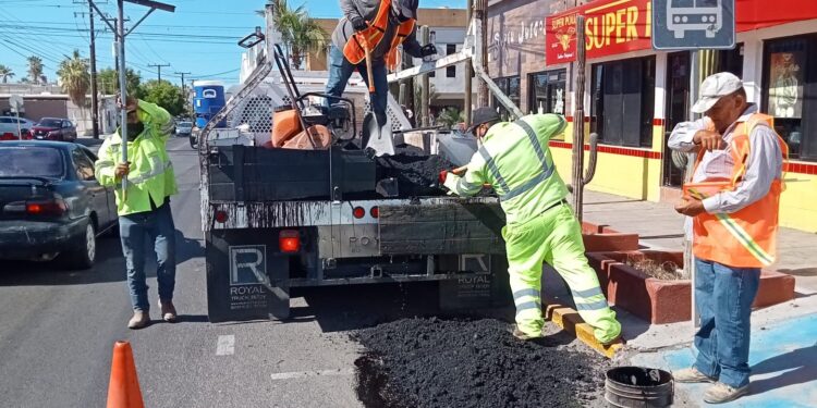 GOBIERNO DE BCS DA INICIO AL PROGRAMA ESPECIAL DE BACHEO EN LA CIUDAD DE LA PAZ 