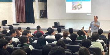 CAPACITAN A MÁS DE MIL ESTUDIANTES DE NIVEL MEDIO SUPERIOR EN MATERIA DE DERECHOS HUMANOS