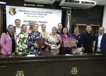 ENTREGA GOBIERNO DE BCS PAQUETE PRESUPUESTAL 2025 AL CONGRESO DEL ESTADO 