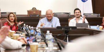 SE REÚNE VÍCTOR CASTRO CON MAGISTRADOS DEL TRIBUNAL DE JUSTICIA DEL ESTADO Y DIPUTADOS DEL CONGRESO