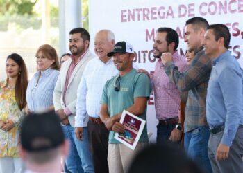 ENTREGA GOBIERNO DE BCS PERMISOS Y CONCESIONES A TRANSPORTISTAS DE LOS CABOS Y DOTAN DE APOYO A MUJERES Y PRODUCTORES