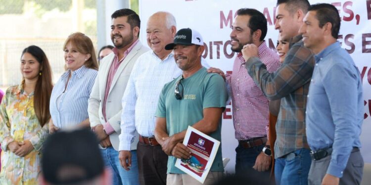 ENTREGA GOBIERNO DE BCS PERMISOS Y CONCESIONES A TRANSPORTISTAS DE LOS CABOS Y DOTAN DE APOYO A MUJERES Y PRODUCTORES