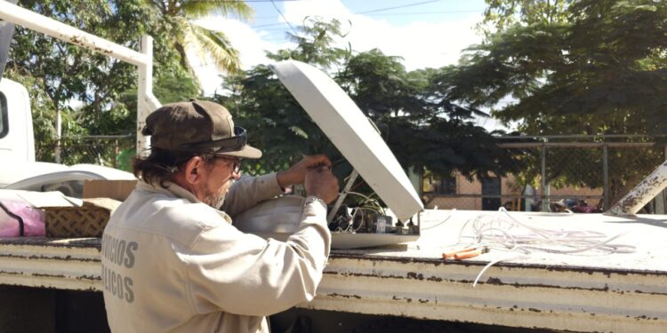 Tras reportes, realiza Servicios Públicos reparación de alumbrado público en colonias de Los Cabos