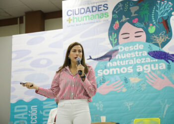 Milena Quiroga expone avances en el cuidado del agua en La Paz