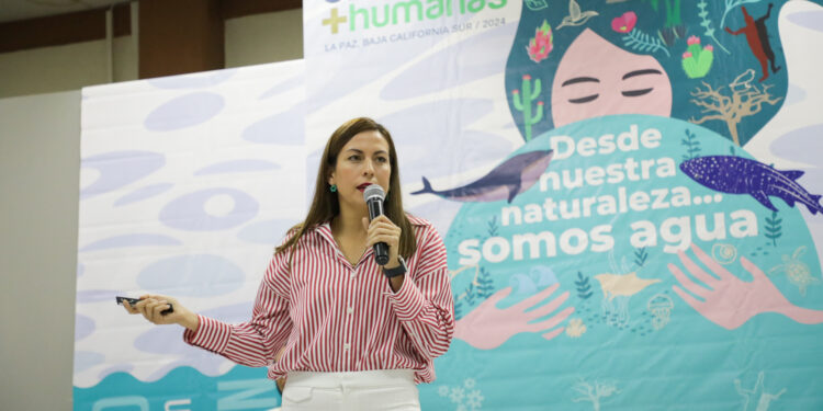 Milena Quiroga expone avances en el cuidado del agua en La Paz