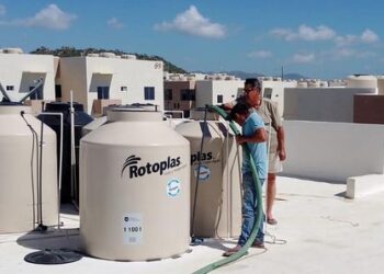 Abastece OOMSAPAS con programa emergente de agua a colonias Altamira Plus, Lomas del Valle y Tierra y Libertad