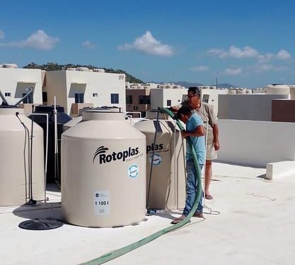 Abastece OOMSAPAS con programa emergente de agua a colonias Altamira Plus, Lomas del Valle y Tierra y Libertad