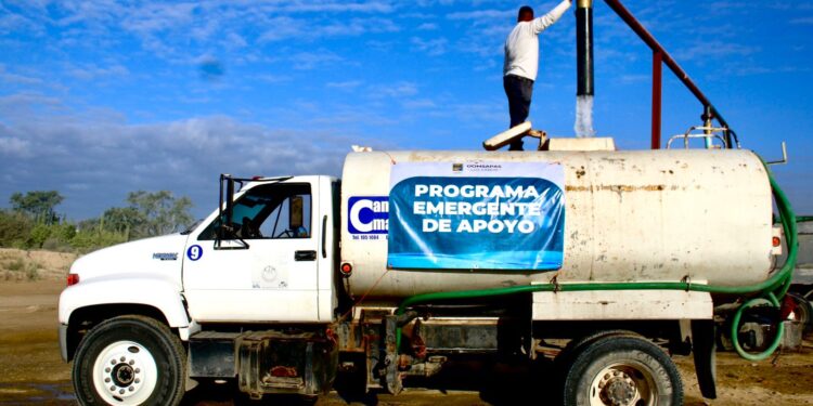 PROGRAMA EMERGENTE DE AGUA EN PIPAS LLEGA A LA COLONIA CANGREJOS 1 Y 3 EN CABO SAN LUCAS