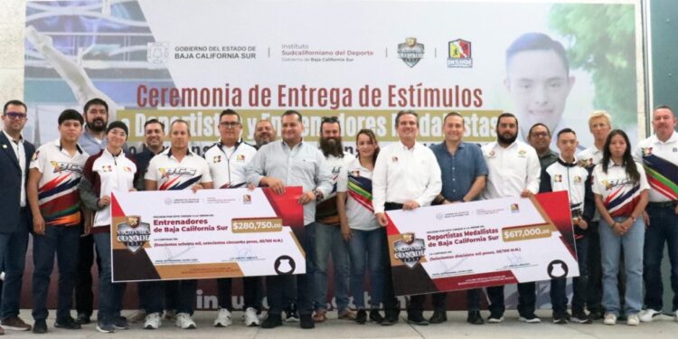 Reconocen a medallistas paceños por resultados en Nacionales CONADE 2023