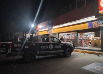 Sujeto intentó asaltar un OXXO en la Vicente Guerrero, pero terminó huyendo