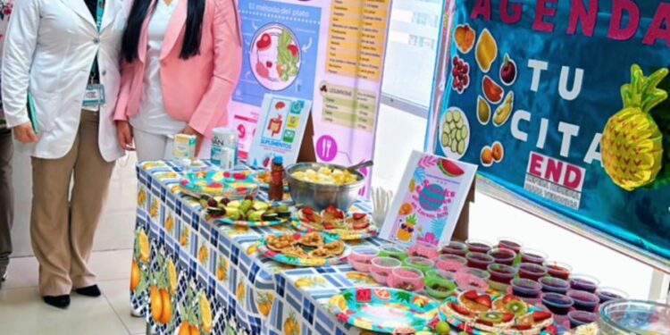 Brinda UMF No.11 del IMSS en Baja California Sur información sobre planes alimenticios y educación nutricional a derechohabientes 