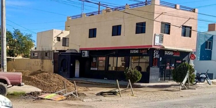 Supervisan trabajos de rehabilitación en la calle San Pedro en la colonia Santa Fe de CSL 
