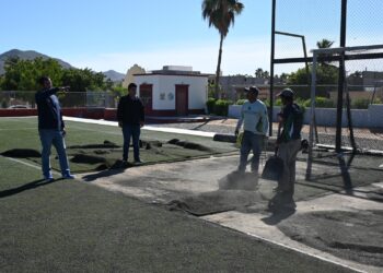 En Los Cabos inician trabajos de rehabilitación en campo de fútbol de San Bernabé