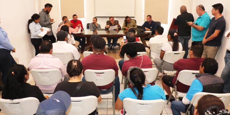 Gobierno de Los Cabos refuerza apoyo a comerciales de tianguis en Cabo San Lucas