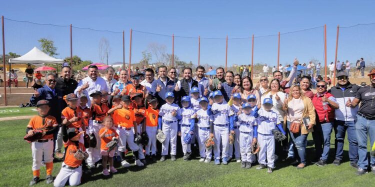 Familias de La Playa estrenan unidad deportiva: una donación que une esfuerzos del Gobierno de Los Cabos y la IP