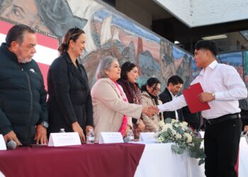 RECIBEN CERTIFICADO DE PREPARATORIA ABIERTA 44 ESTUDIANTES DE BCS