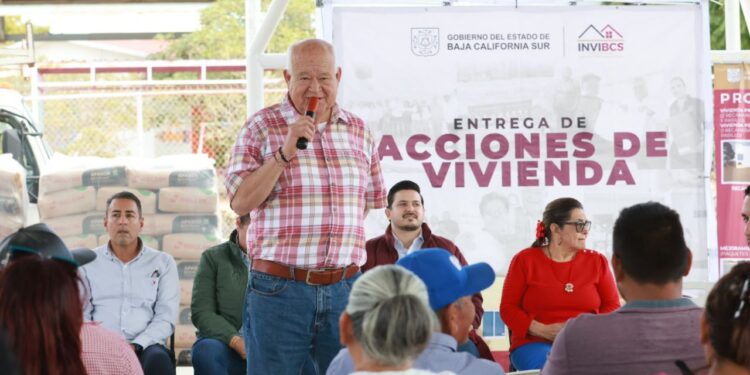 ENTREGA GOBERNADOR DE BCS MÁS DE 5 MDP EN ACCIONES DE VIVIENDA A FAMILIAS DE LA DELEGACIÓN DE EL CARRIZAL