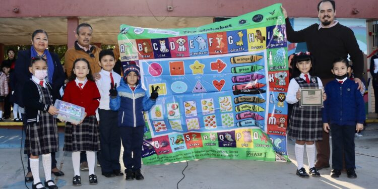 ENTREGA PRONI FICHEROS Y LONAS PARA PROMOVER EL APRENDIZAJE LÚDICO DEL IDIOMA INGLÉS