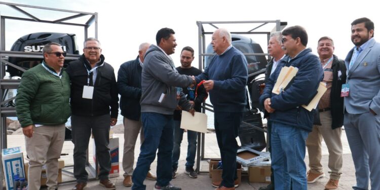ENTREGA GOBIERNO DE BCS EQUIPO A SECTOR PESQUERO EN EL MUNICIPIO DE LORETO