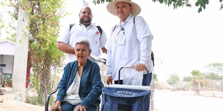 BRIGADAS ESTATALES DE VACUNACIÓN RECORREN COLONIAS DE LOS CABOS Y LA PAZ PARA APLICAR BIOLÓGICOS