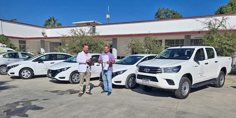 ENTREGÓ GOBIERNO ESTATAL VEHÍCULOS NUEVOS A JURISDICCIÓN SANITARIA LOS CABOS