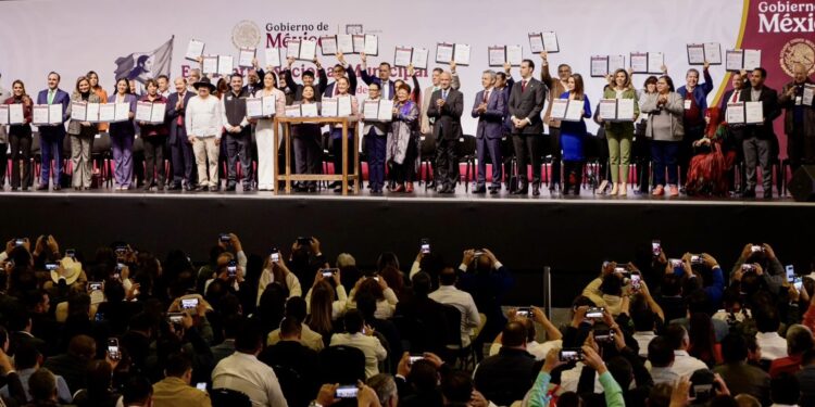 ASISTE GOBERNADOR VÍCTOR CASTRO AL ENCUENTRO NACIONAL MUNICIPAL 2025