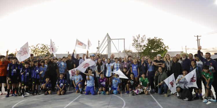 Milena Quiroga inaugura parque en la colonia Ayuntamiento